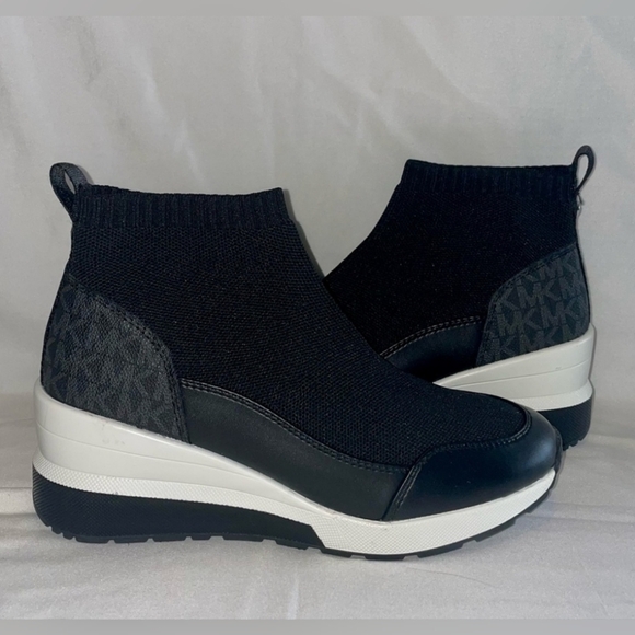 Michael Kors Stretch-Knit Sock Sneakers Size 9 Basically New - Picture 1 of 7